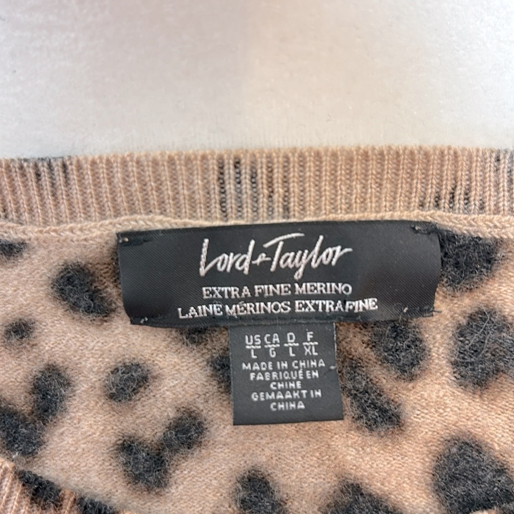LORD & TAYLOR extra fine merino wool leopard sweeter - Picture 6 of 7